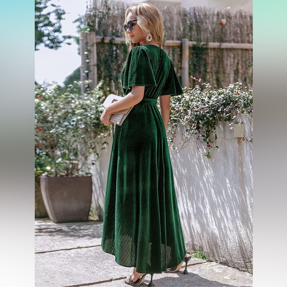 Green Velvet Short Sleeve Dress - Picture 5 of 5